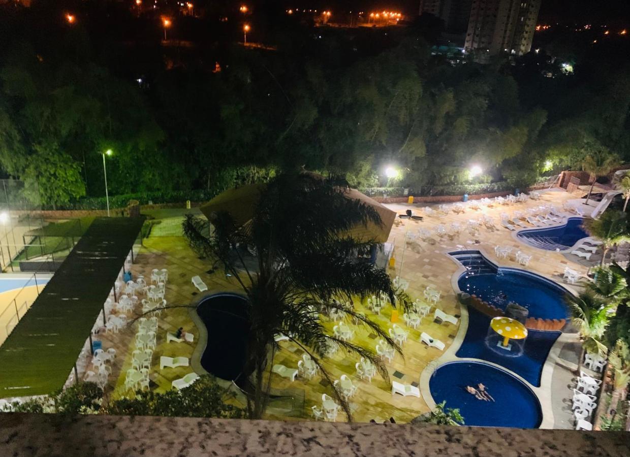 ÁGUAS TERMAIS NATURAIS PISCINAS QUENTES 24 HORAS GRÁTIS Acesso aos Parques  Aquáticos do Golden Dolphin Grand Hotel do Supreme e do Express Ideal para  Família e Casais Resorts em Caldas Novas, Caldas